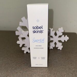 Essential Foaming Face Wash - White